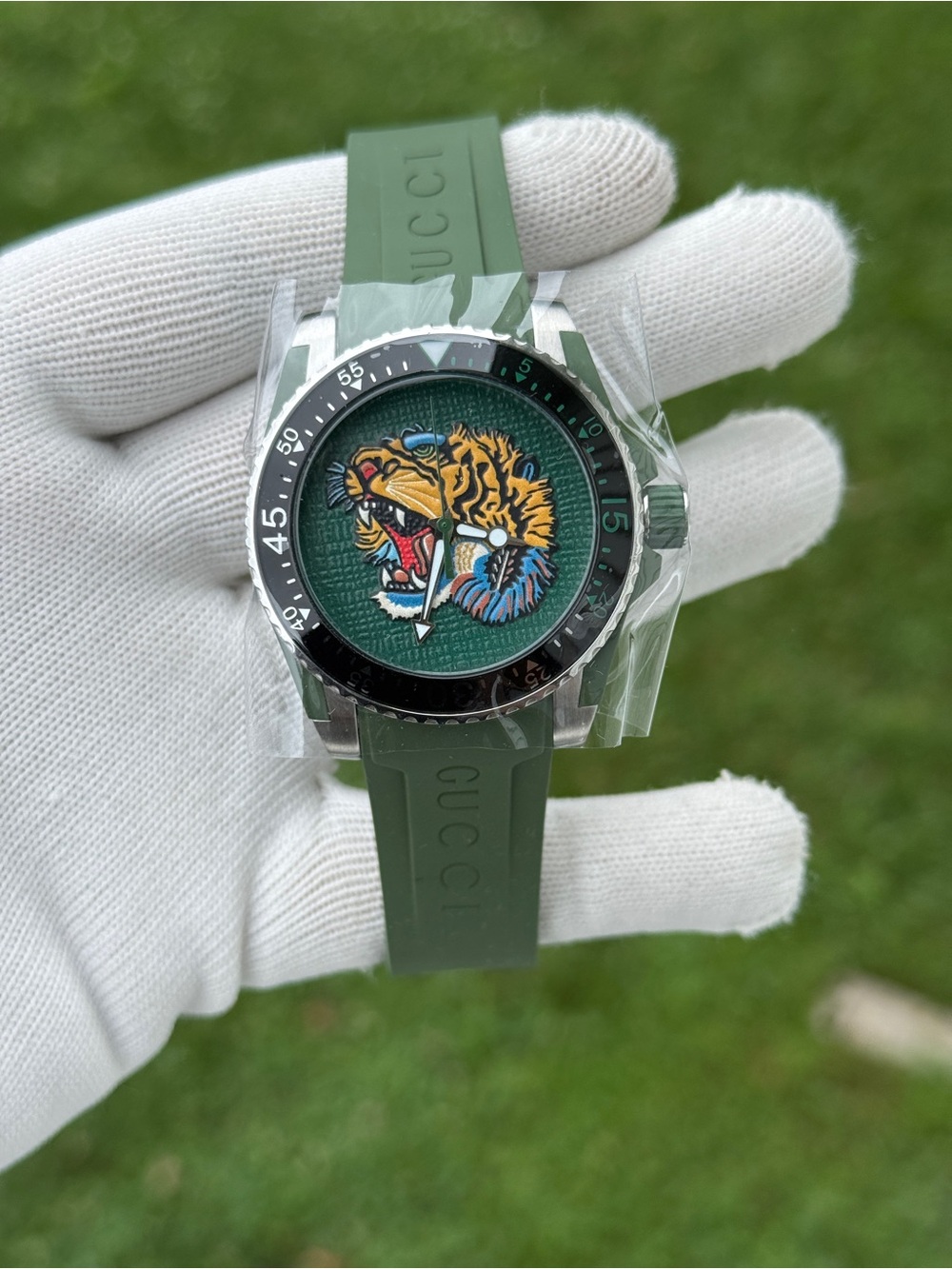 Gucci Green Tiger Motif Dive-Style rubber strap men’s Watch - Picture 7 of 14